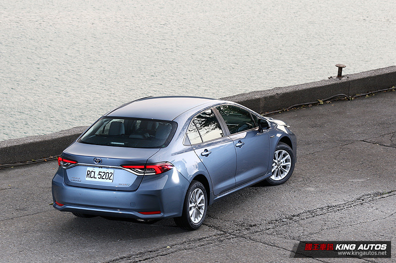 油電普及、更趨全面 ─ 全新《Toyota Corolla Altis Hybrid》試駕報導 油電普及、更趨全面 ─ 全新《Toyota Corolla Altis Hybrid》試駕報導