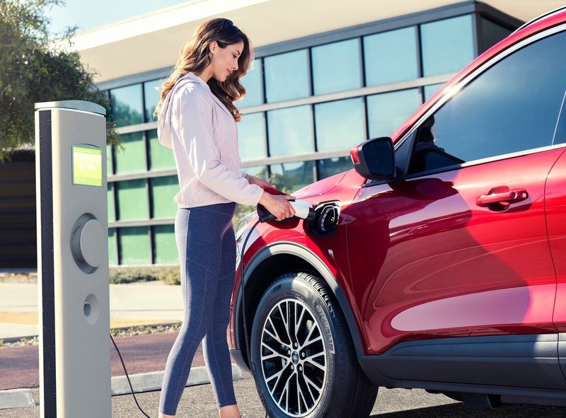 新世代《Ford Escape》首度亮相 導入Co-Pilot 360可選兩種油電動力 新世代《Ford Escape》首度亮相 導入Co-Pilot 360可選兩種油電動力