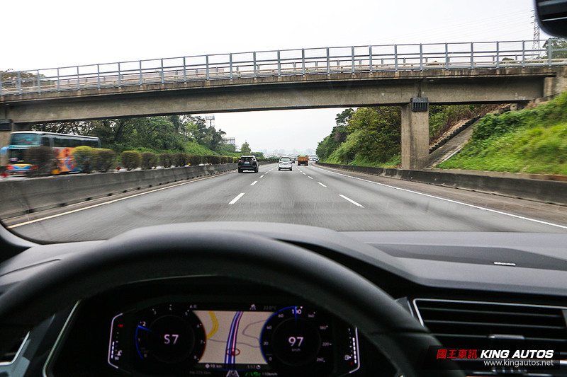 有IQ就放心嗎?─《Volkswaegn Tiguan 380 TSI R-Line Performance》IQ. Drive試 有IQ就放心嗎?─《Volkswaegn Tiguan 380 TSI R-Line Performance》IQ. Drive試