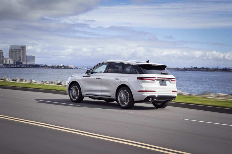 《Lincoln Corsair》紐約現身 豪華版《Ford Kuga》接棒品牌入門休旅 《Lincoln Corsair》紐約現身 豪華版《Ford Kuga》接棒品牌入門休旅