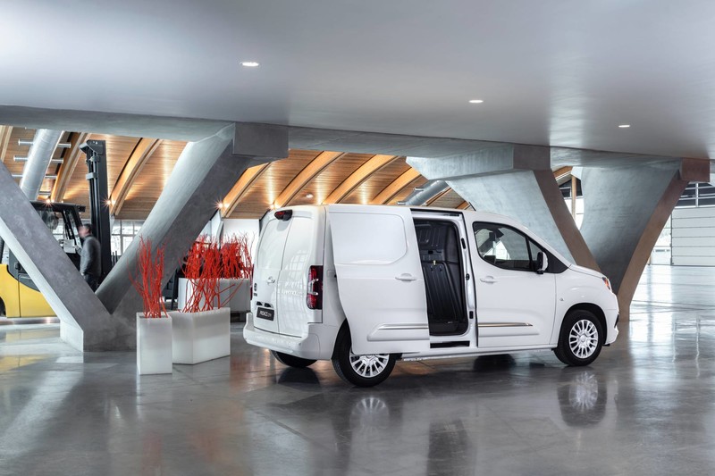 《Toyota Proace City》首演前搶先亮相 歐日合作商用家族新成員 《Toyota Proace City》首演前搶先亮相 歐日合作商用家族新成員