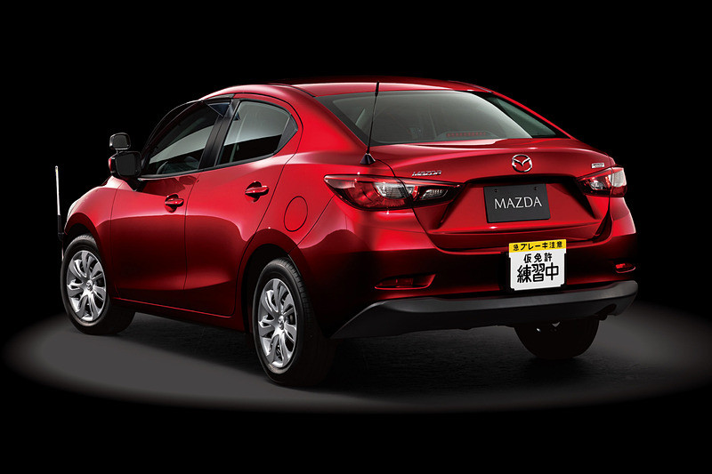 房車版《Mazda2》登陸日本 化身教練車助初學者輕鬆上手 房車版《Mazda2》登陸日本 化身教練車助初學者輕鬆上手