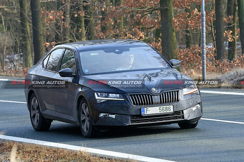小改款《Škoda Superb》設計草圖搶先曝光 預告5月中旬發表亮相 小改款《Škoda Superb》設計草圖搶先曝光 預告5月中旬發表亮相