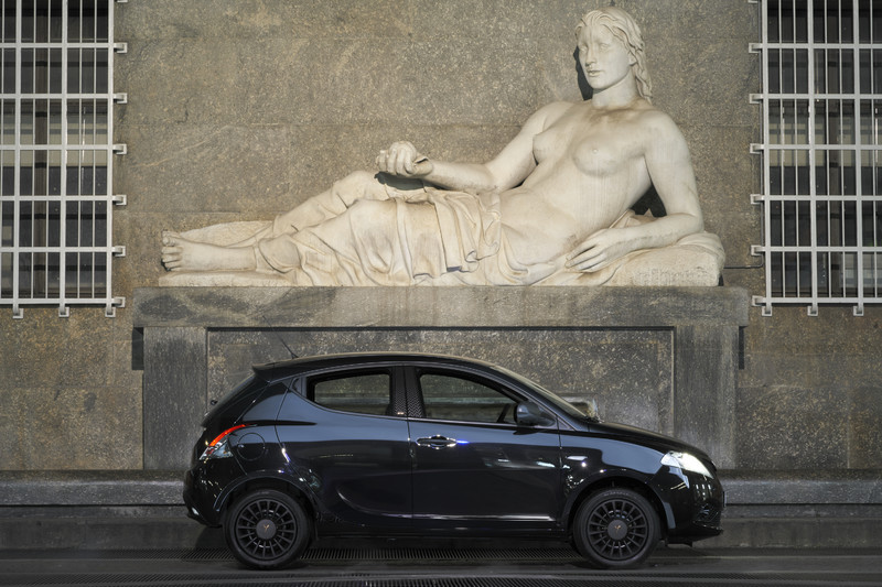 《Lancia Ypsilon Black & Noir》特仕新作義大利黑出時尚 《Lancia Ypsilon Black & Noir》特仕新作義大利黑出時尚