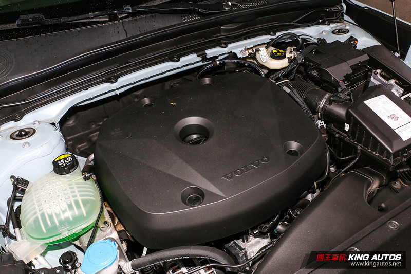 柔一些也對味─《Volvo XC40 T4 Momentum》試駕報導 柔一些也對味─《Volvo XC40 T4 Momentum》試駕報導
