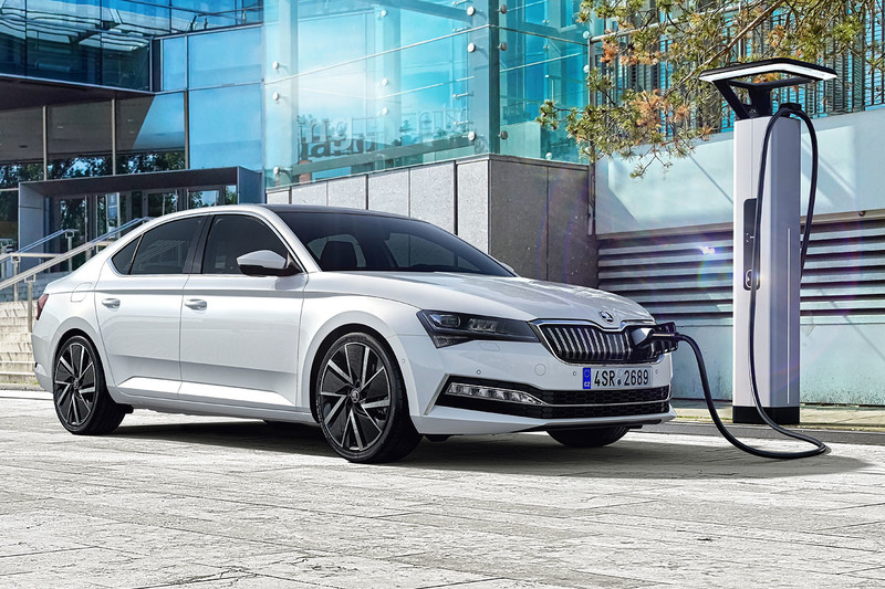 《Škoda Superb》小改款發表 《Superb iV》油電動力同步現身 《Škoda Superb》小改款發表 《Superb iV》油電動力同步現身