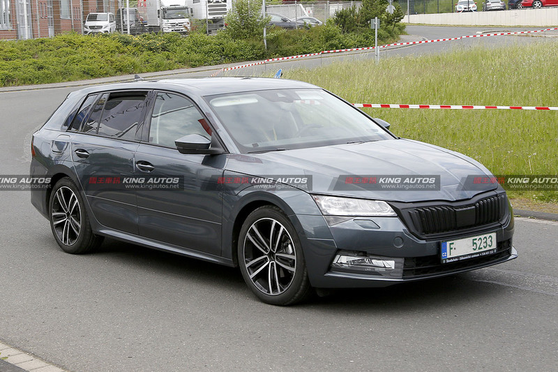 大改款《Škoda Octavia Combi》輪廓浮現 推測有望年底前全球首演 大改款《Škoda Octavia Combi》輪廓浮現 推測有望年底前全球首演