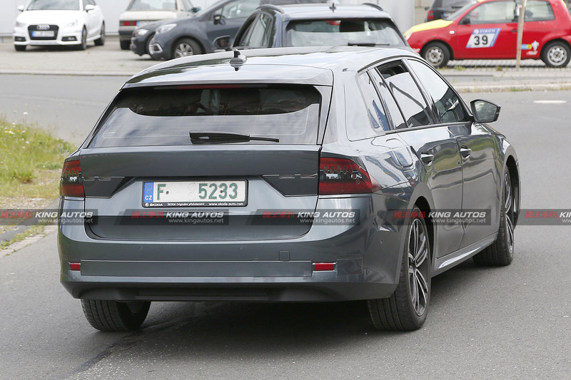 大改款《Škoda Octavia Combi》輪廓浮現 推測有望年底前全球首演 大改款《Škoda Octavia Combi》輪廓浮現 推測有望年底前全球首演