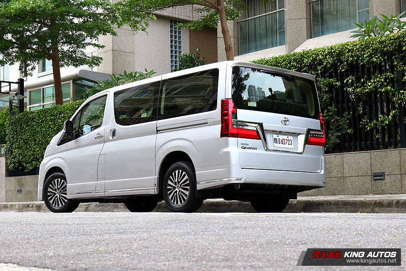 欲跳脫商務用廂車的既定框架 ─《Toyota Granvia》九人座頂級版試駕報導 欲跳脫商務用廂車的既定框架 ─《Toyota Granvia》九人座頂級版試駕報導