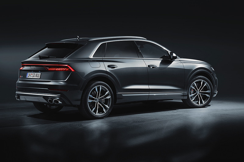 《Audi SQ8 TDI》英國搶先曝光 柴油電子渦輪爆發435匹最大馬力 《Audi SQ8 TDI》英國搶先曝光 柴油電子渦輪爆發435匹最大馬力