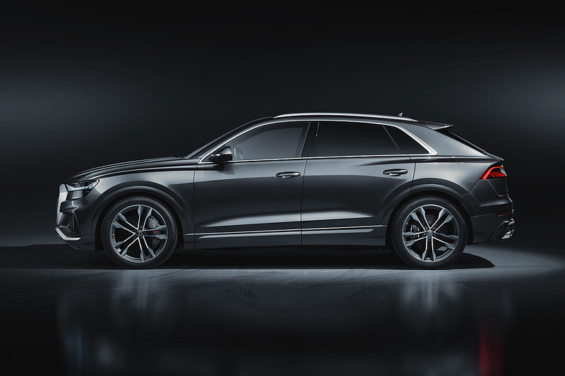 《Audi SQ8 TDI》英國搶先曝光 柴油電子渦輪爆發435匹最大馬力 《Audi SQ8 TDI》英國搶先曝光 柴油電子渦輪爆發435匹最大馬力
