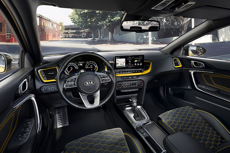 《Kia XCeed》跨界新選擇依約現身 全面配置渦輪增壓動力 《Kia XCeed》跨界新選擇依約現身 全面配置渦輪增壓動力