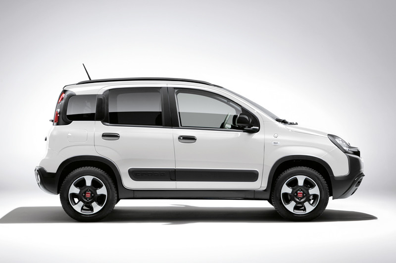 聯名特仕再出發《Fiat Panda Waze》雙色新裝上身更有型 聯名特仕再出發《Fiat Panda Waze》雙色新裝上身更有型