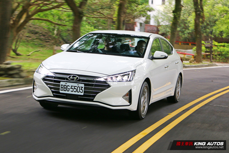 韓系中型房車的反擊 ─ 小改款《Hyundai Elantra》1.6旗艦型試駕報導 韓系中型房車的反擊 ─ 小改款《Hyundai Elantra》1.6旗艦型試駕報導