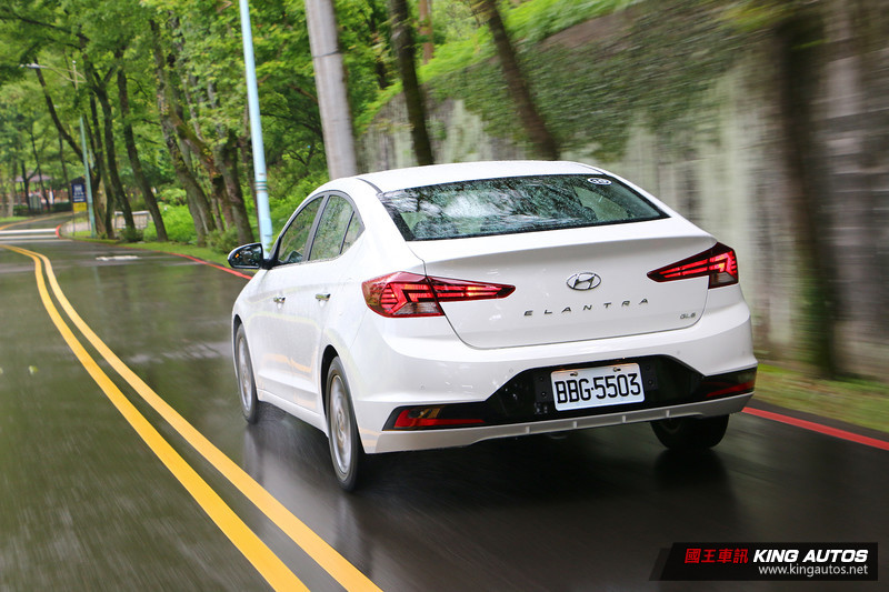韓系中型房車的反擊 ─ 小改款《Hyundai Elantra》1.6旗艦型試駕報導 韓系中型房車的反擊 ─ 小改款《Hyundai Elantra》1.6旗艦型試駕報導