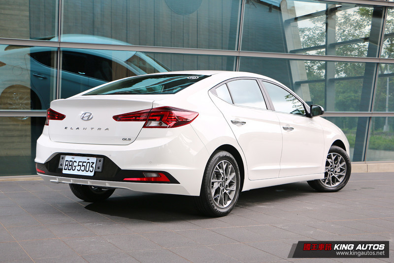 韓系中型房車的反擊 ─ 小改款《Hyundai Elantra》1.6旗艦型試駕報導 韓系中型房車的反擊 ─ 小改款《Hyundai Elantra》1.6旗艦型試駕報導