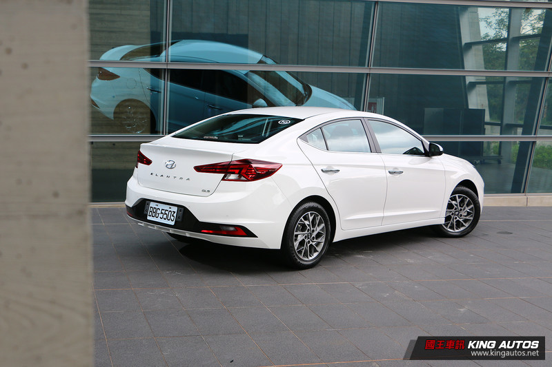 韓系中型房車的反擊 ─ 小改款《Hyundai Elantra》1.6旗艦型試駕報導 韓系中型房車的反擊 ─ 小改款《Hyundai Elantra》1.6旗艦型試駕報導