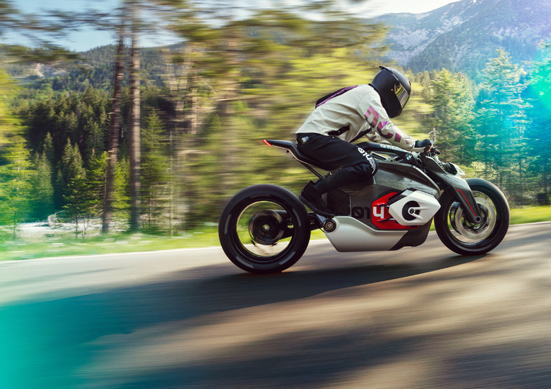 風馳電掣騎乘體驗 《BMW Motorrad Vision DC Roadster》概念登場 風馳電掣騎乘體驗 《BMW Motorrad Vision DC Roadster》概念登場
