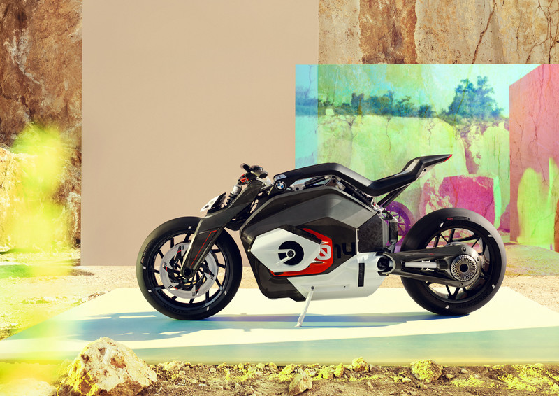 風馳電掣騎乘體驗 《BMW Motorrad Vision DC Roadster》概念登場 風馳電掣騎乘體驗 《BMW Motorrad Vision DC Roadster》概念登場