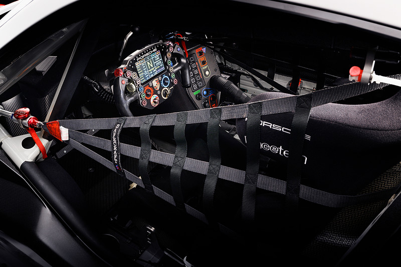 新世代《Porsche 911 RSR》現身亮相 Typ 991 II世代911的終極賽道機器 新世代《Porsche 911 RSR》現身亮相 Typ 991 II世代911的終極賽道機器