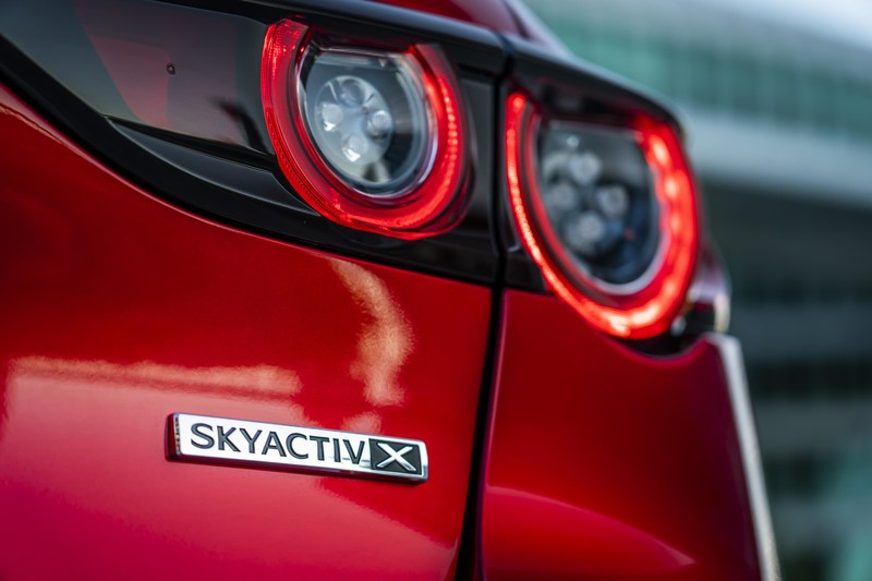 英國公布《Mazda3》Skyactiv-X車型售價與規格 預定今年10月到港 英國公布《Mazda3》Skyactiv-X車型售價與規格 預定今年10月到港