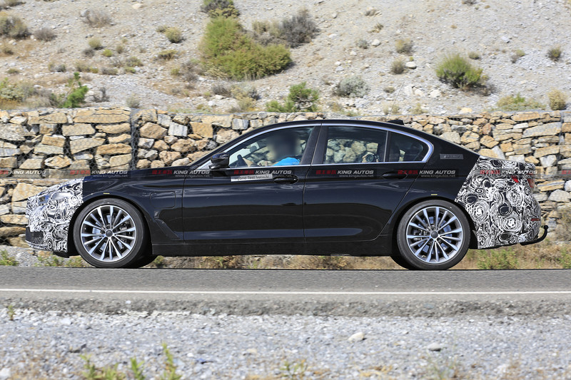 小改款《BMW 5 Series》測試中 高性能油電車型《545e iPerformance》可望登場? 小改款《BMW 5 Series》測試中 高性能油電車型《545e iPerformance》可望登場?