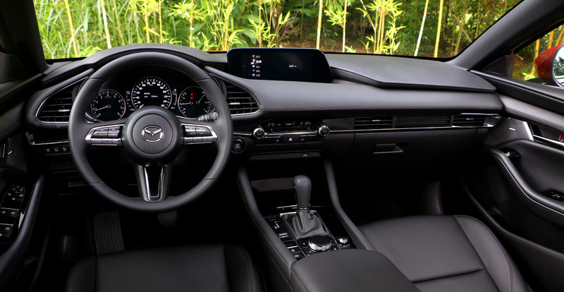 複雜科技、極簡主張;解構MAZDA3的車艙減法美學。 複雜科技、極簡主張;解構MAZDA3的車艙減法美學。
