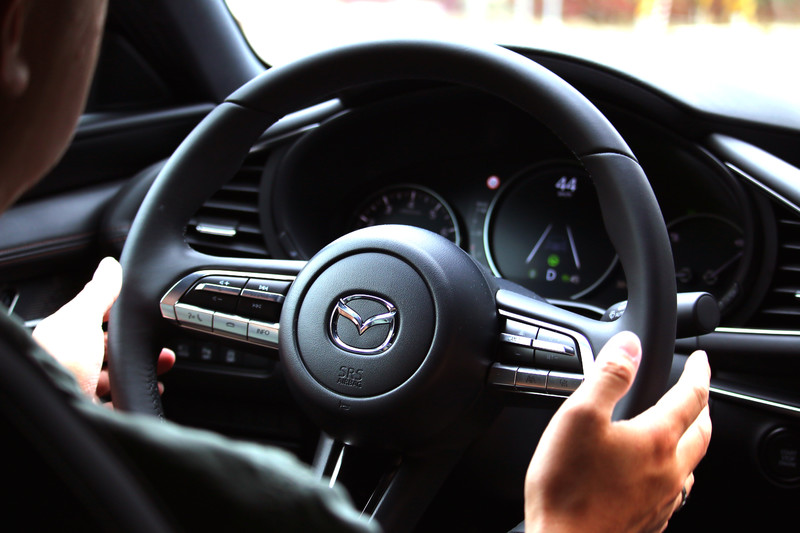 複雜科技、極簡主張;解構MAZDA3的車艙減法美學。 複雜科技、極簡主張;解構MAZDA3的車艙減法美學。