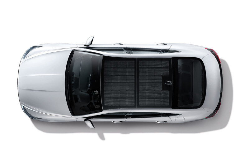 《Hyundai Sonata Hybrid》太陽能車頂最高可達成60%每日充電量 《Hyundai Sonata Hybrid》太陽能車頂最高可達成60%每日充電量