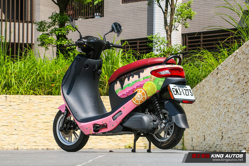 快充強勢來襲─《eMoving iE125》電動機車試駕報導 快充強勢來襲─《eMoving iE125》電動機車試駕報導