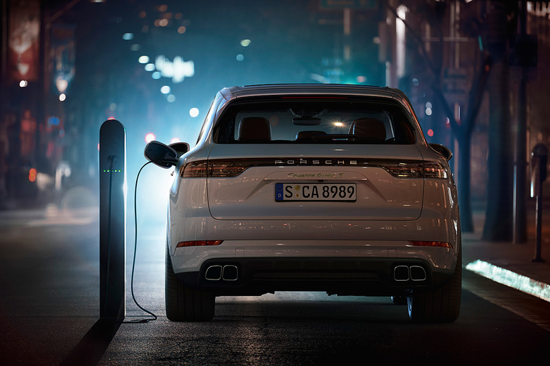 《Porsche Cayenne》與《Cayenne Coupé》補齊油電動力 Turbo S E-Hybrid強勢入駐 《Porsche Cayenne》與《Cayenne Coupé》補齊油電動力 Turbo S E-Hybrid強勢入駐
