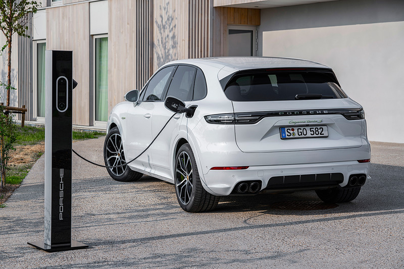 《Porsche Cayenne》與《Cayenne Coupé》補齊油電動力 Turbo S E-Hybrid強勢入駐 《Porsche Cayenne》與《Cayenne Coupé》補齊油電動力 Turbo S E-Hybrid強勢入駐