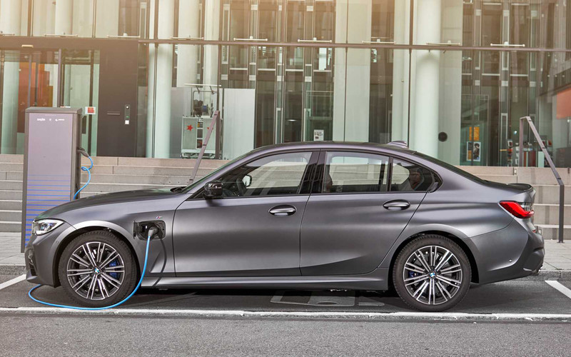 《BMW》預告將推《330e》油電旅行車 四門房車今夏先上市 《BMW》預告將推《330e》油電旅行車 四門房車今夏先上市