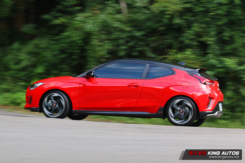 非典型鋼砲 ─ 新世代《Hyundai Veloster》試駕報導 非典型鋼砲 ─ 新世代《Hyundai Veloster》試駕報導