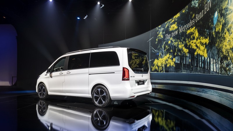概念成真《Mercedes-Benz EQV》法蘭克福車展首演前搶先亮相 概念成真《Mercedes-Benz EQV》法蘭克福車展首演前搶先亮相