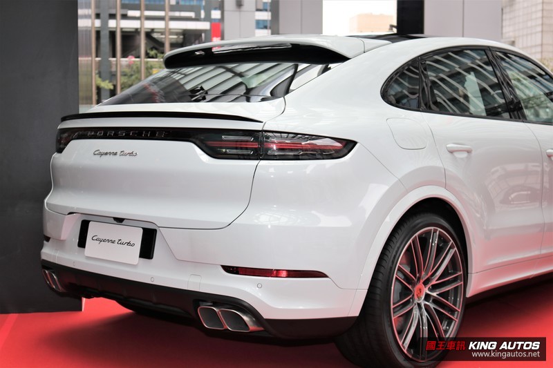 370萬有找 《Porsche Cayenne Coupé》翹臀登台 370萬有找 《Porsche Cayenne Coupé》翹臀登台