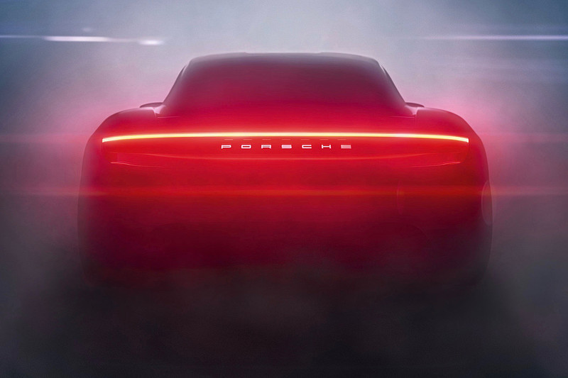《Porsche Taycan》釋出內裝照 最多5組螢幕加起來高達52.9吋 《Porsche Taycan》釋出內裝照 最多5組螢幕加起來高達52.9吋