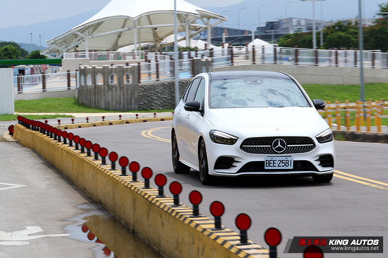 實用型小休旅 ─《Mercedes-Benz B 180》試駕報導 實用型小休旅 ─《Mercedes-Benz B 180》試駕報導