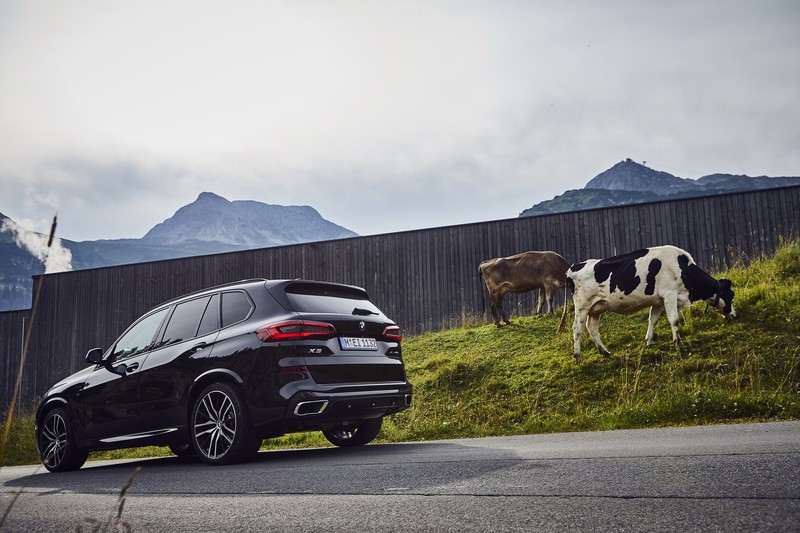 歐洲市場開賣《BMW X5 xDrive45e》身手不變扮相更趨低調 歐洲市場開賣《BMW X5 xDrive45e》身手不變扮相更趨低調