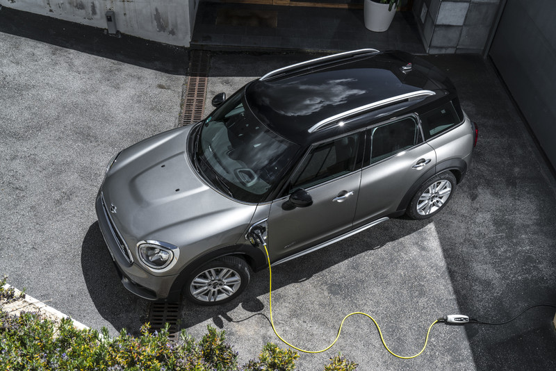 2020年式《Mini Cooper S E Countryman All4》法蘭克福亮相 純電續航提升30% 2020年式《Mini Cooper S E Countryman All4》法蘭克福亮相 純電續航提升30%