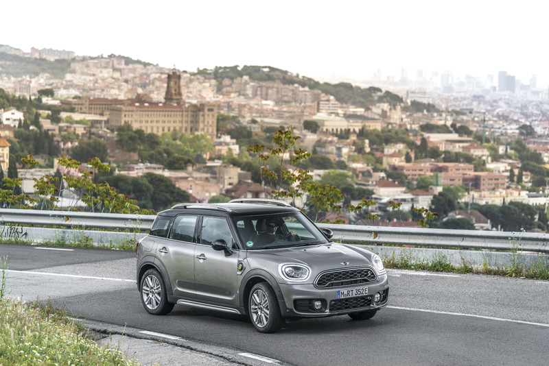 2020年式《Mini Cooper S E Countryman All4》法蘭克福亮相 純電續航提升30% 2020年式《Mini Cooper S E Countryman All4》法蘭克福亮相 純電續航提升30%