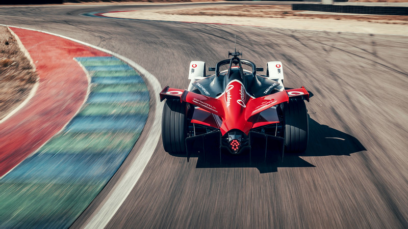 從航母上的彈射加速到《Formula E》賽場 《Porsche》電力來勢洶洶 從航母上的彈射加速到《Formula E》賽場 《Porsche》電力來勢洶洶