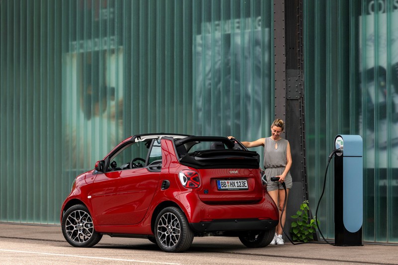小改款《smart EQ fortwo/forfour》搶先亮相 開啟品牌純電新世代 小改款《smart EQ fortwo/forfour》搶先亮相 開啟品牌純電新世代