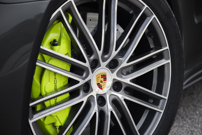 【國王學苑】教你如何用卡鉗顏色區分《Porsche》煞車種類 【國王學苑】教你如何用卡鉗顏色區分《Porsche》煞車種類