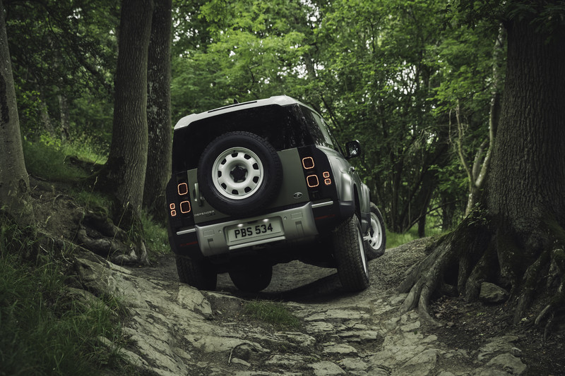 從方正變圓潤 細數新世代《Land Rover Defender》的六大重點 從方正變圓潤 細數新世代《Land Rover Defender》的六大重點