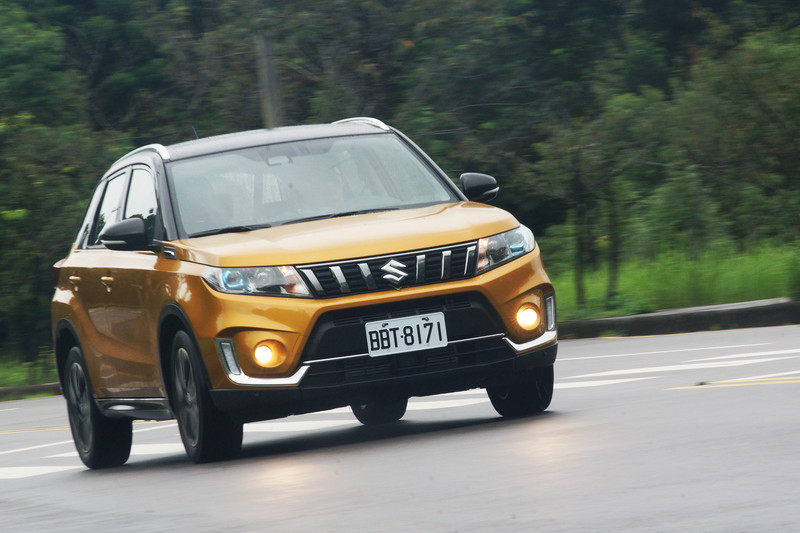 跨界狂潮挺得住?! SUZUKI The New VITARA硬漢柔情跨進你心坎 跨界狂潮挺得住?! SUZUKI The New VITARA硬漢柔情跨進你心坎