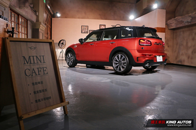 小改款《Mini Clubman》標配AEB加米字旗尾燈 售價最低163萬元起 小改款《Mini Clubman》標配AEB加米字旗尾燈 售價最低163萬元起