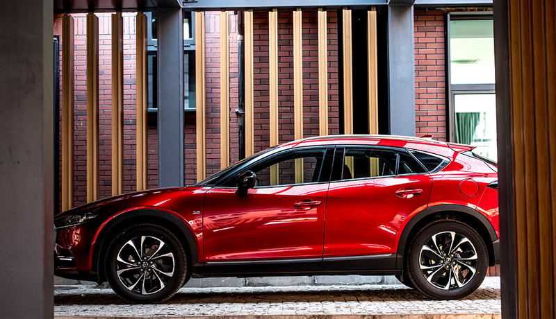 小改款《Mazda CX-4》驚豔亮相 家族化深邃面貌搭配搶眼紅黑座艙鋪陳 小改款《Mazda CX-4》驚豔亮相 家族化深邃面貌搭配搶眼紅黑座艙鋪陳