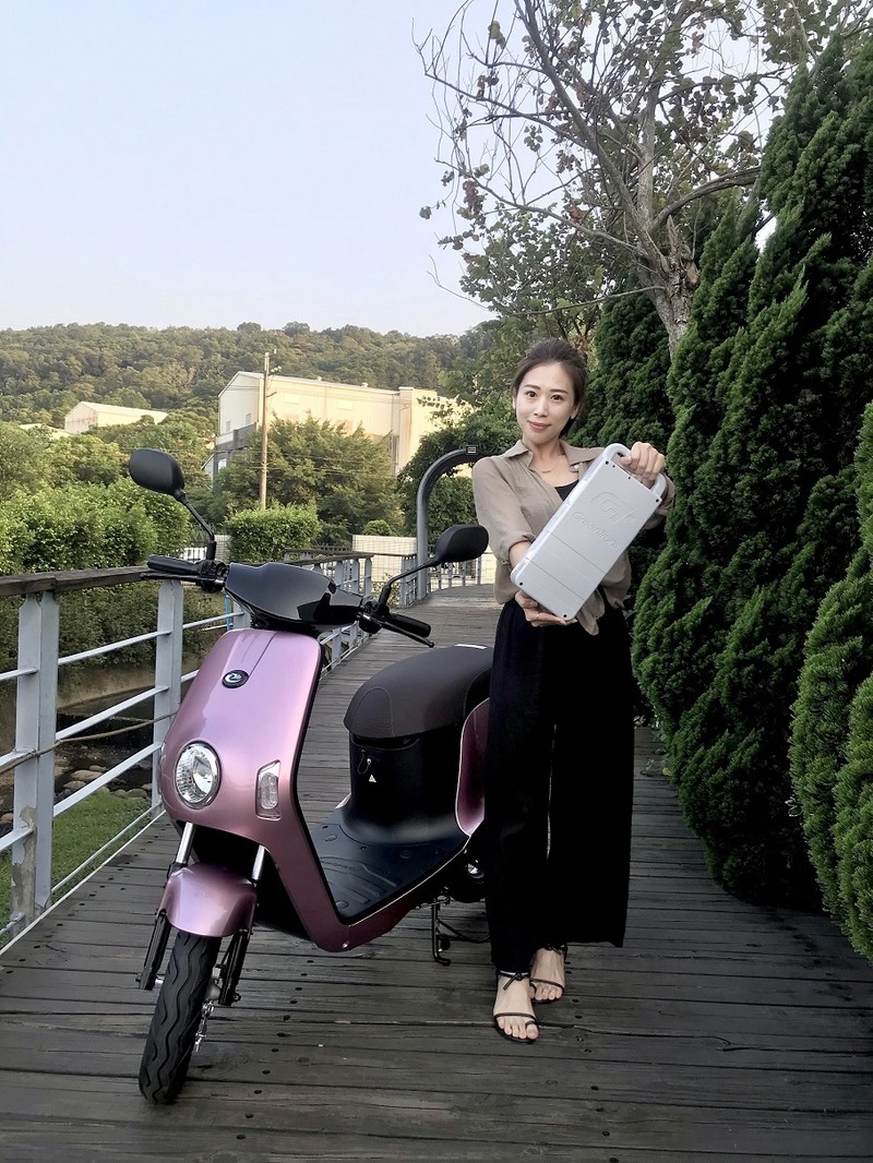 《eMoving Shine》櫻花粉新色登場 舊換新優惠擴大加碼 《eMoving Shine》櫻花粉新色登場 舊換新優惠擴大加碼