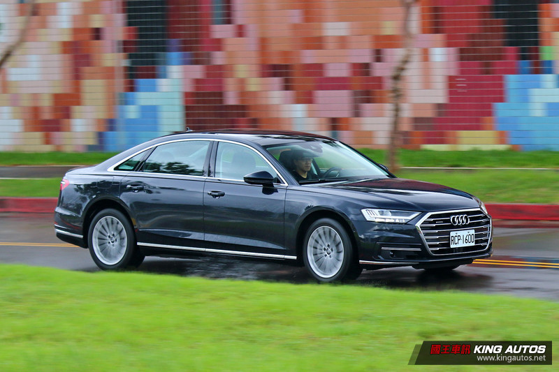 當科技饗宴碰上雙B情結 ─ 新世代《Audi A8 L 55 TFSI quattro Premium》試駕報導 當科技饗宴碰上雙B情結 ─ 新世代《Audi A8 L 55 TFSI quattro Premium》試駕報導